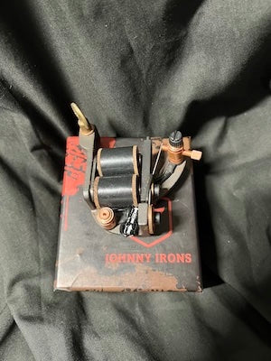 Jhonny Irons coil tattoo machine
